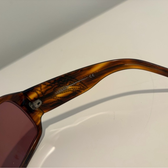 Versace Tortoise Shell Pattern Sunglasses - Picture 10 of 12